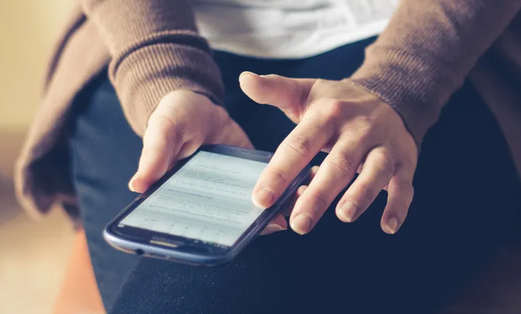 在AI工厂“打螺丝”的大学生，不只是为了时薪15块